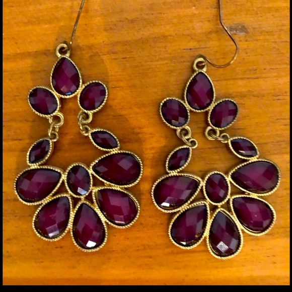 Jewelry - Barely worn berry colored earrings